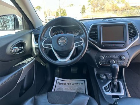 Used 2018 Jeep Cherokee Latitude Plus image 13