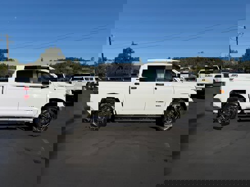 Used 2017 Toyota Tundra SR5 image 5
