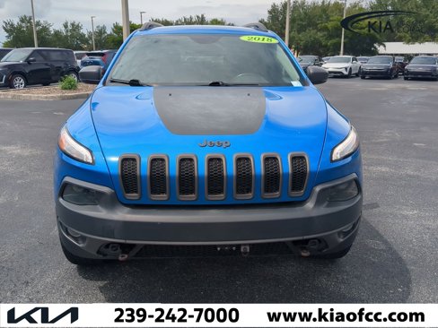 Used 2018 Jeep Cherokee Trailhawk image 3