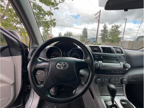Used 2012 Toyota Highlander 4WD image 8