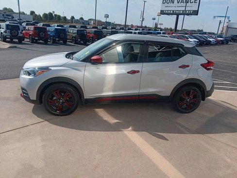 Used 2020 Nissan Kicks SV image 3