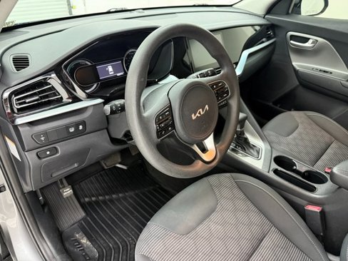 Used 2022 Kia Niro LX image 8