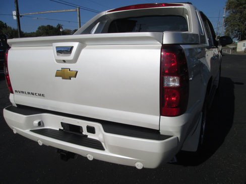 Used 2013 Chevrolet Avalanche LTZ image 17