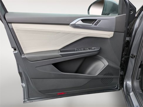 New 2025 Volkswagen Taos SEL image 13