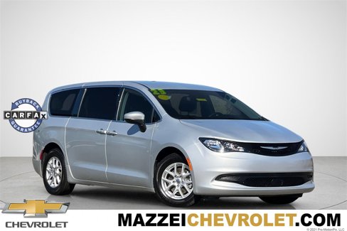 Used 2023 Chrysler Voyager LX image 1