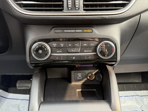 Certified 2022 Ford Escape SE w/ Cold Weather Package image 25