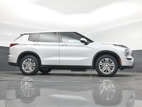 Used 2022 Mitsubishi Outlander ES image 38