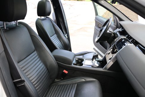Used 2020 Land Rover Discovery Sport SE image 29