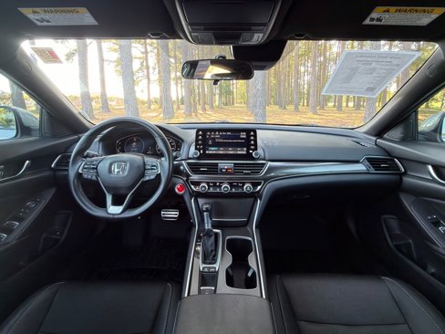 Used 2019 Honda Accord Sport image 2