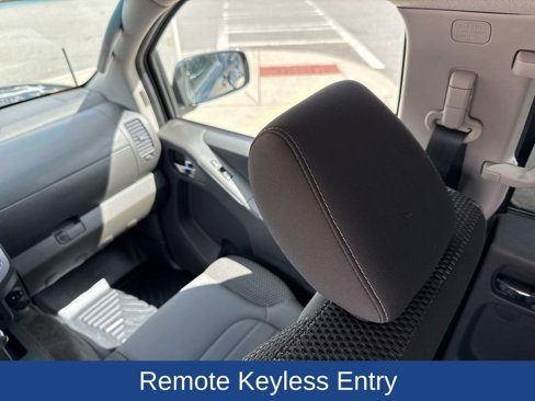 Used 2018 Nissan Frontier PRO-4X image 15
