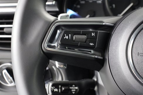 Certified 2025 Porsche Macan image 14