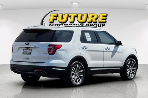 Certified 2018 Ford Explorer Platinum image 3