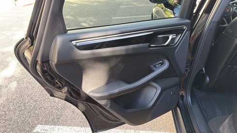 Used 2018 Porsche Macan S image 21