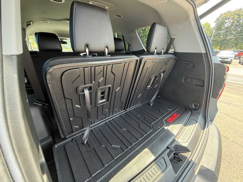Used 2023 GMC Acadia SLT w/ Preferred Package image 31