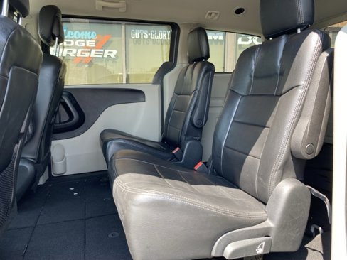 Used 2019 Dodge Grand Caravan SE image 16