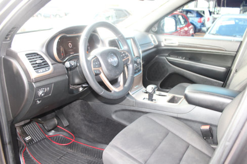 Used 2014 Jeep Grand Cherokee Laredo w/ 18" Wheel & 8.4" Radio Group image 12