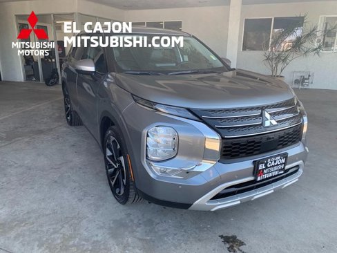 Used 2024 Mitsubishi Outlander SE image 1