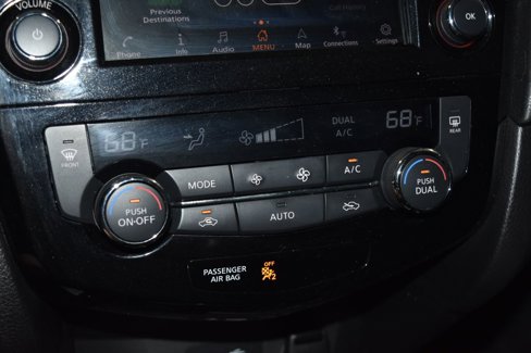 Used 2020 Nissan Rogue SV w/ Premium Package image 14