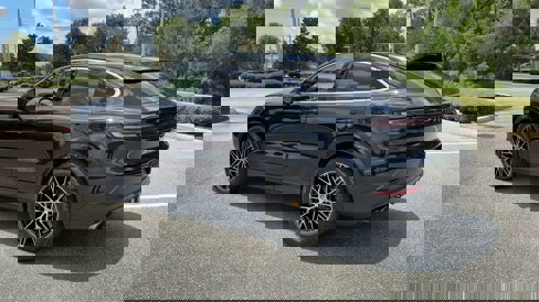 Certified 2024 Porsche Cayenne Coupe image 6