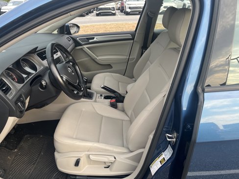 Used 2017 Volkswagen Golf Wolfsburg Edition image 29