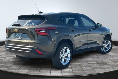 Used 2024 Chevrolet Trax LS w/ LS Convenience Package image 6