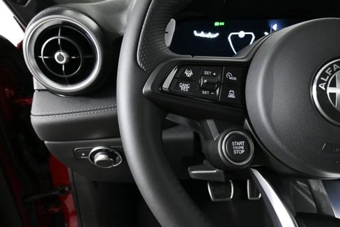 New 2024 Alfa Romeo Tonale Veloce image 11
