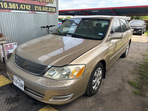 Used 2001 Toyota Avalon XL image 3