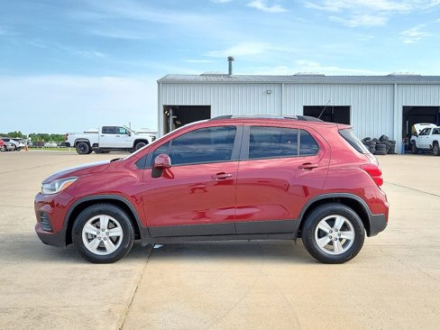 Used 2021 Chevrolet Trax LT w/ LT Convenience Package image 3