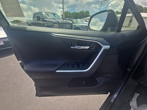 Used 2019 Toyota RAV4 Limited image 28