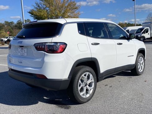Used 2025 Jeep Compass Sport image 4