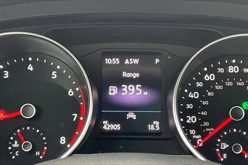 Used 2021 Volkswagen Tiguan SE w/ Panoramic Sunroof Package image 12