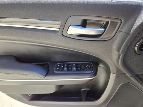 Used 2022 Chrysler 300 S image 23