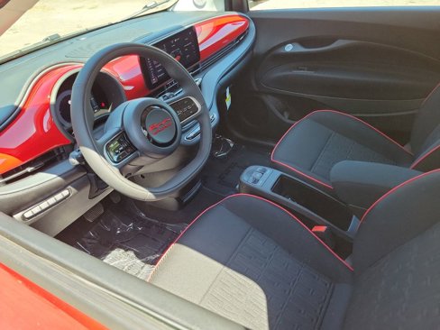 New 2024 FIAT 500 e (RED) image 4