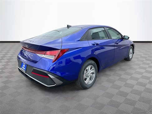 New 2025 Hyundai Elantra SE image 7