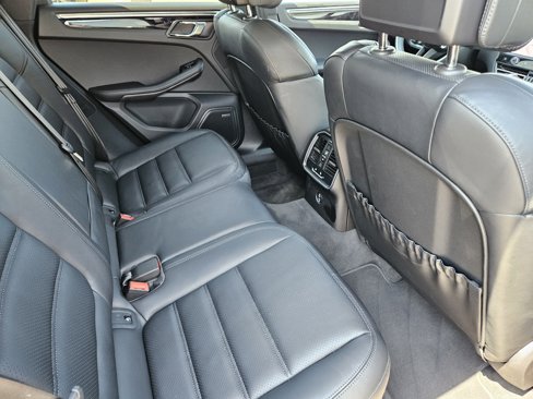 Certified 2025 Porsche Macan image 39