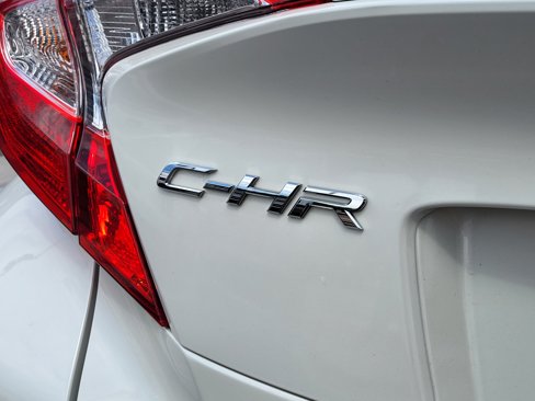 Used 2019 Toyota C-HR XLE image 12