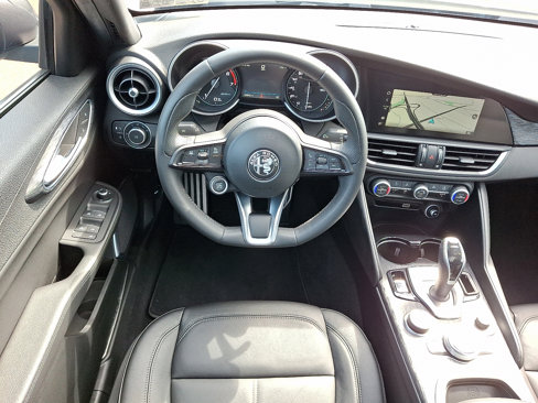 Used 2022 Alfa Romeo Giulia Sprint image 11