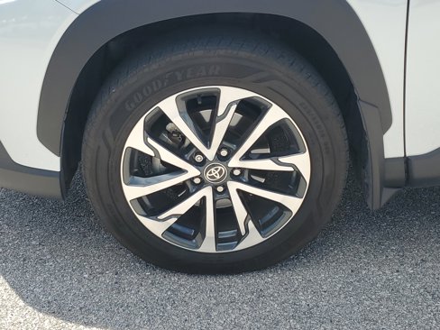 Used 2024 Toyota Corolla Cross XLE image 12