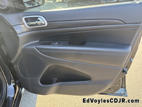 Used 2020 Jeep Grand Cherokee Laredo w/ Laredo X Package image 19
