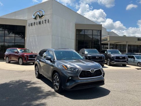 Used 2020 Toyota Highlander XLE image 1