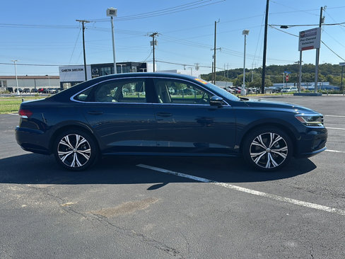 Used 2022 Volkswagen Passat 2.0T SE image 9