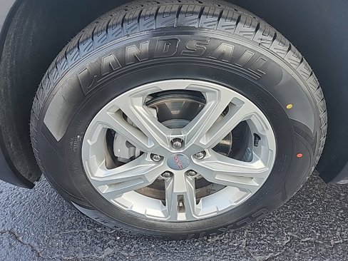 Certified 2024 GMC Terrain SLE image 9