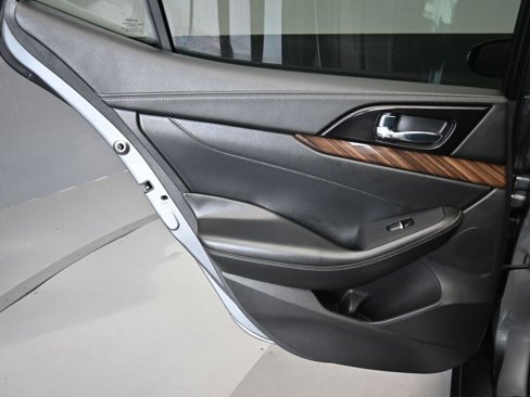 Used 2016 Nissan Maxima Platinum w/ Interior Lighting Package image 32