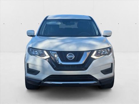 Used 2019 Nissan Rogue S image 2