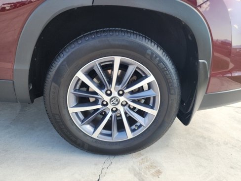 Used 2019 Toyota Highlander XLE image 16