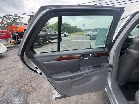 Used 2002 Cadillac De Ville DTS w/ Premium Equipment Pkg image 15