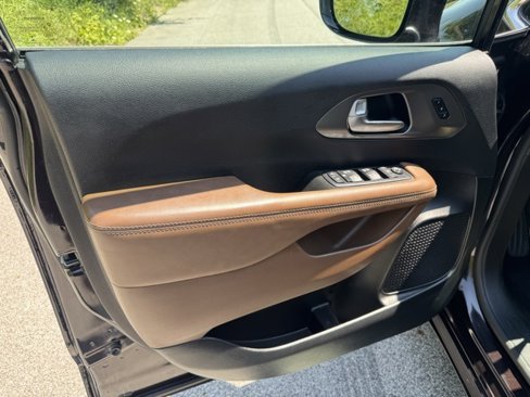 Used 2019 Chrysler Pacifica Limited w/ Advanced Safetytec Group image 25