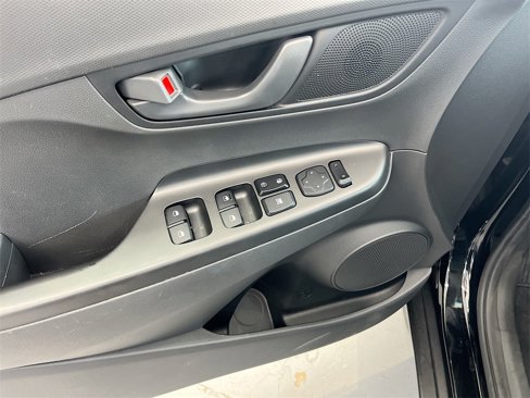 Used 2021 Hyundai Kona SE image 17