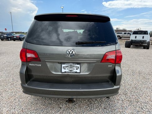 Used 2010 Volkswagen Routan SE image 6