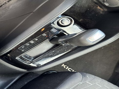Used 2022 Nissan Kicks S image 20